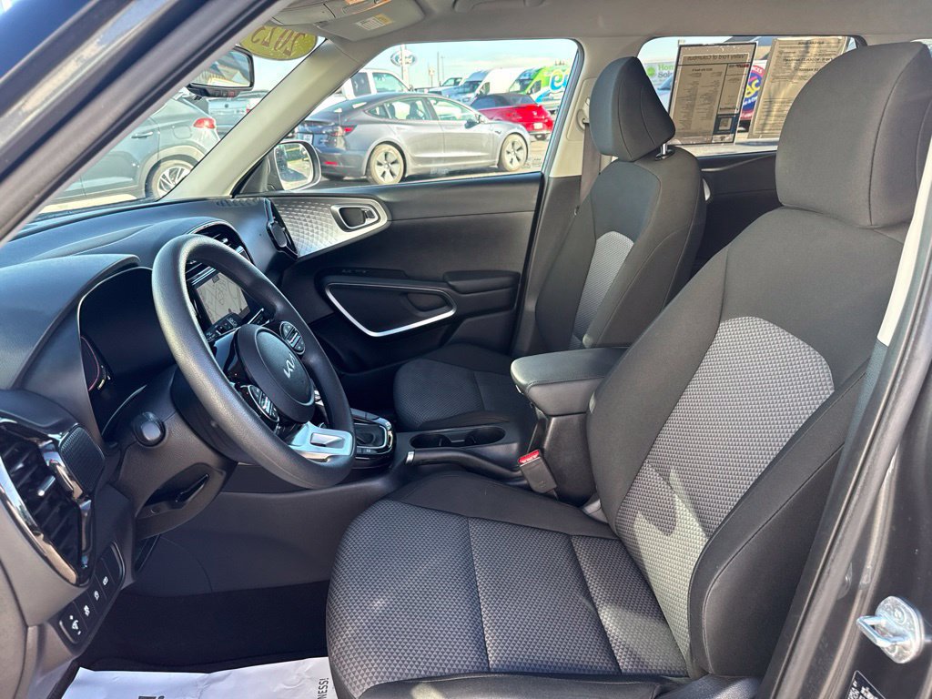 Used 2023 Kia Soul S FWD image 16
