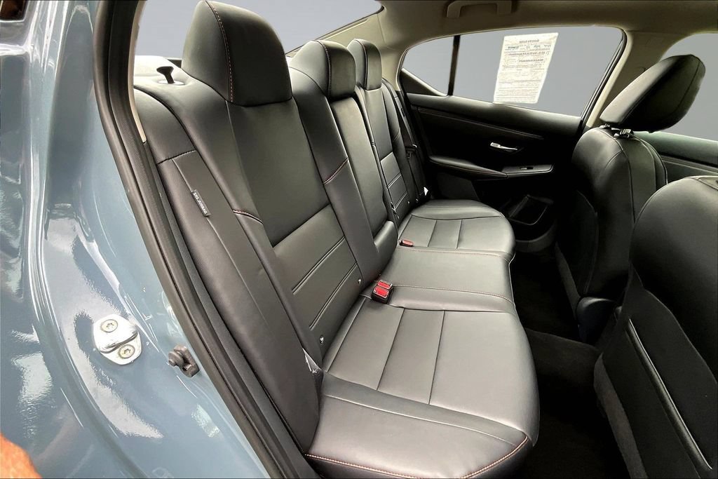 Used 2024 Nissan Sentra SR w/ SR Premium Package FWD image 28