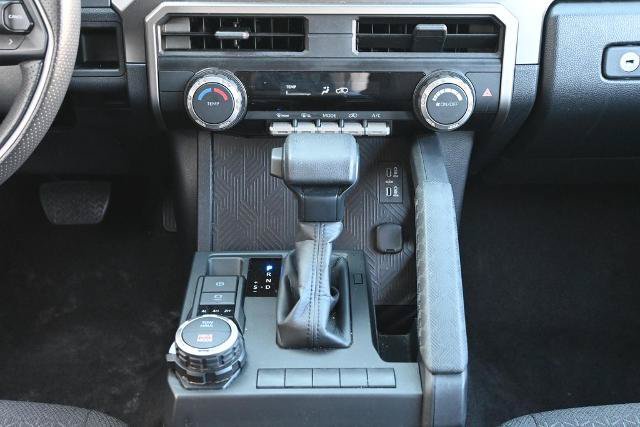 Used 2025 Toyota 4Runner SR5 AWD/4WD image 28