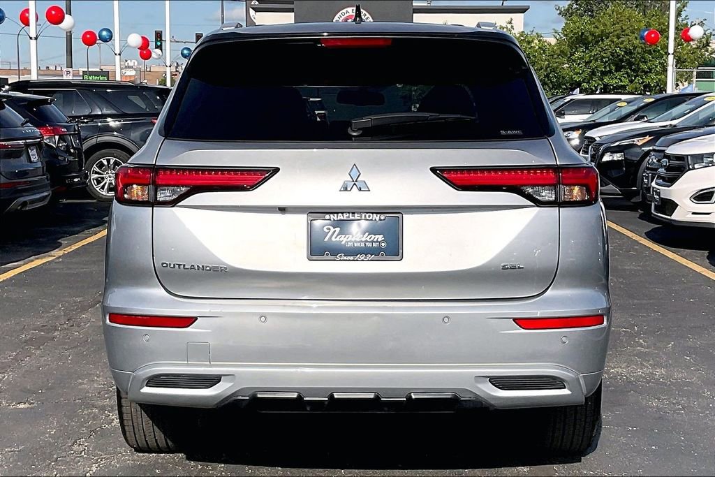 Used 2023 Mitsubishi Outlander SEL AWD/4WD image 3