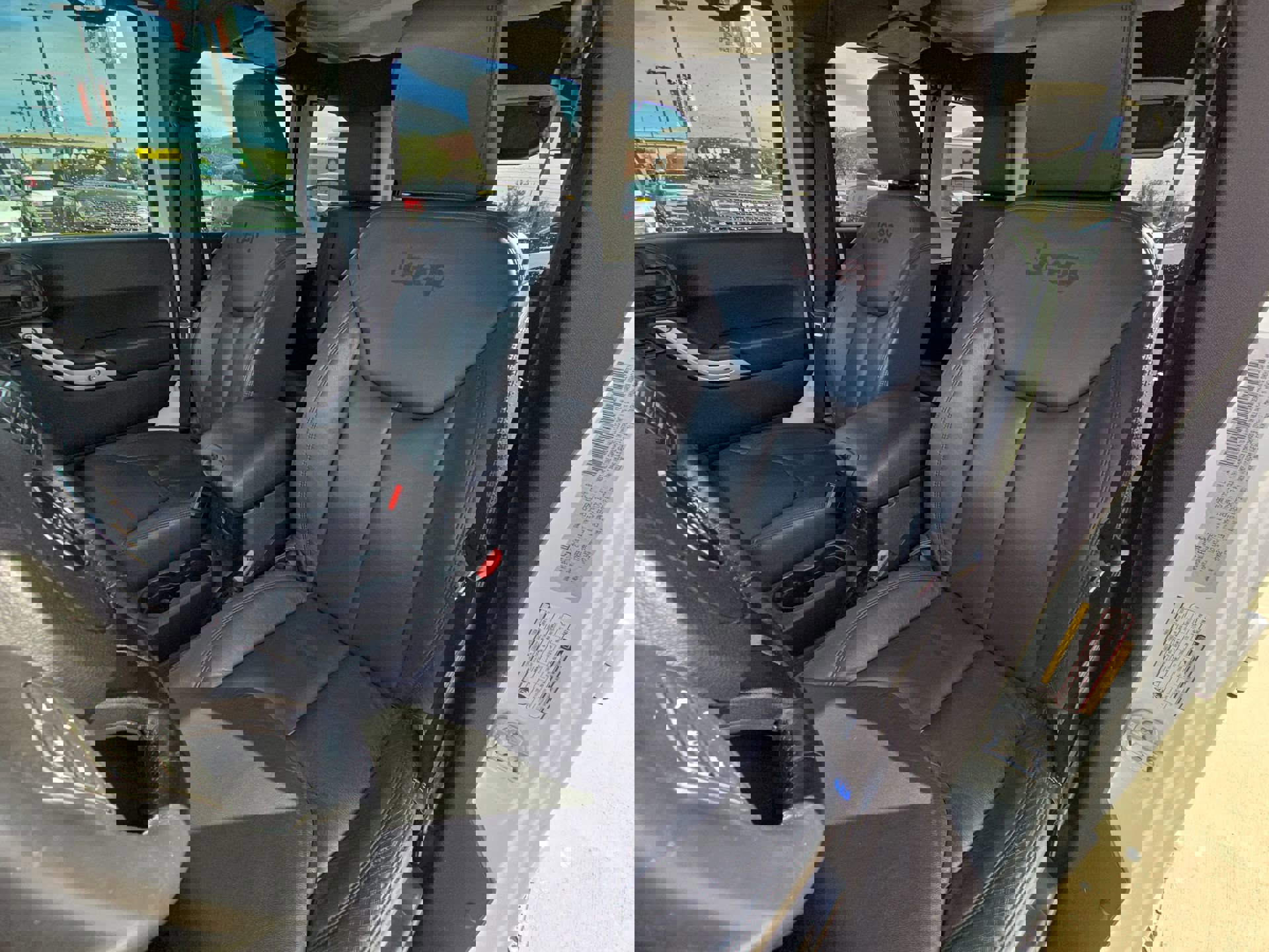 Used 2017 Jeep Wrangler Unlimited Rubicon w/ Connectivity Group image 11