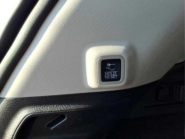 Used 2022 Jeep Grand Cherokee Overland w/ Advanced Protech Group III AWD/4WD image 10