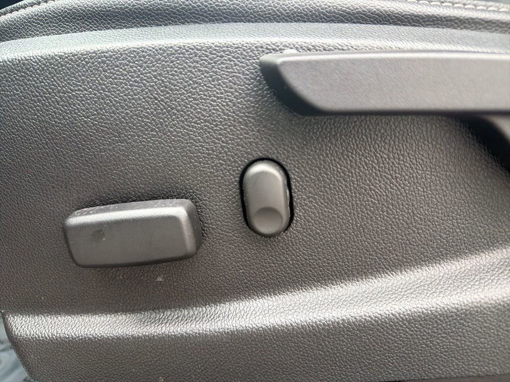 Used 2020 Chevrolet Colorado Z71 image 16