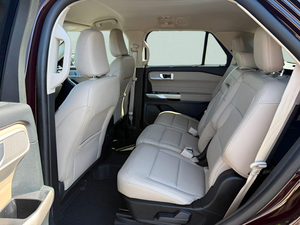 Certified 2023 Ford Explorer XLT w/ Equipment Group 202A AWD/4WD image 5