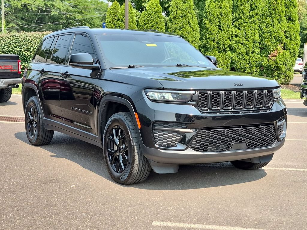 Used 2024 Jeep Grand Cherokee Altitude AWD/4WD image 16