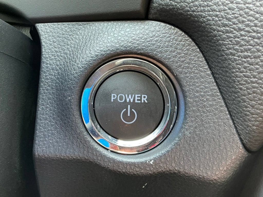 Used 2025 Toyota RAV4 XLE AWD/4WD image 40
