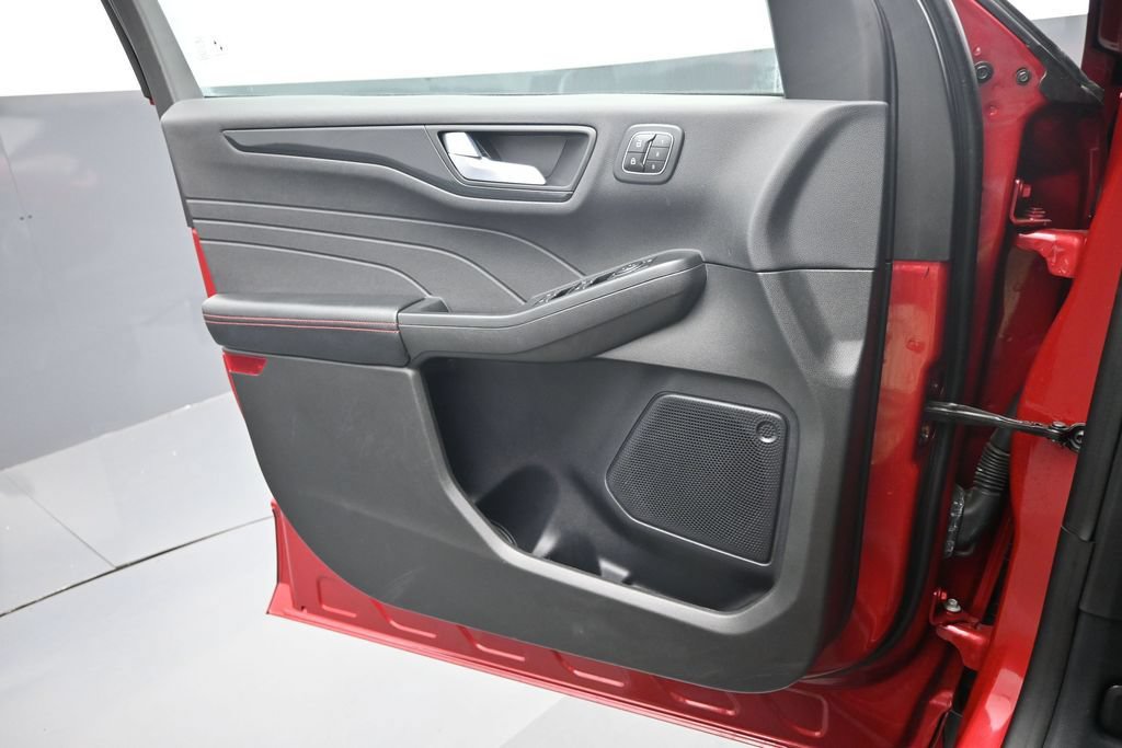 Certified 2023 Ford Escape ST-Line Elite AWD/4WD image 5