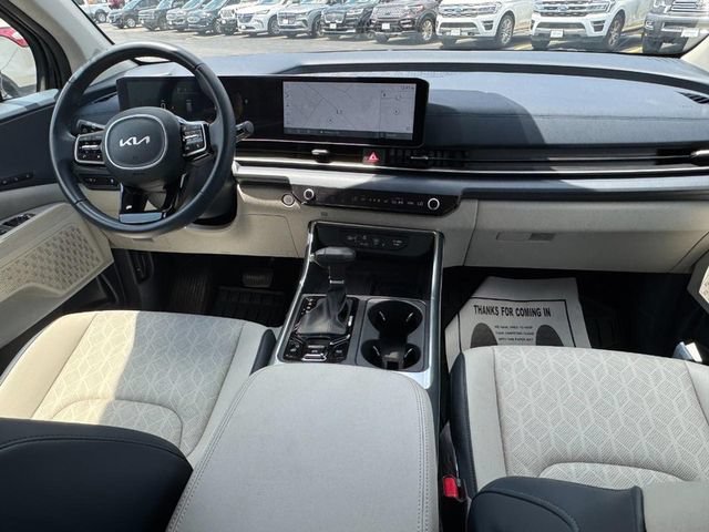 Used 2025 Kia Carnival EX FWD image 12