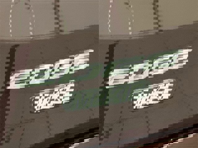 Certified 2020 Ford Edge Titanium w/ Class II Trailer Tow Package image 18