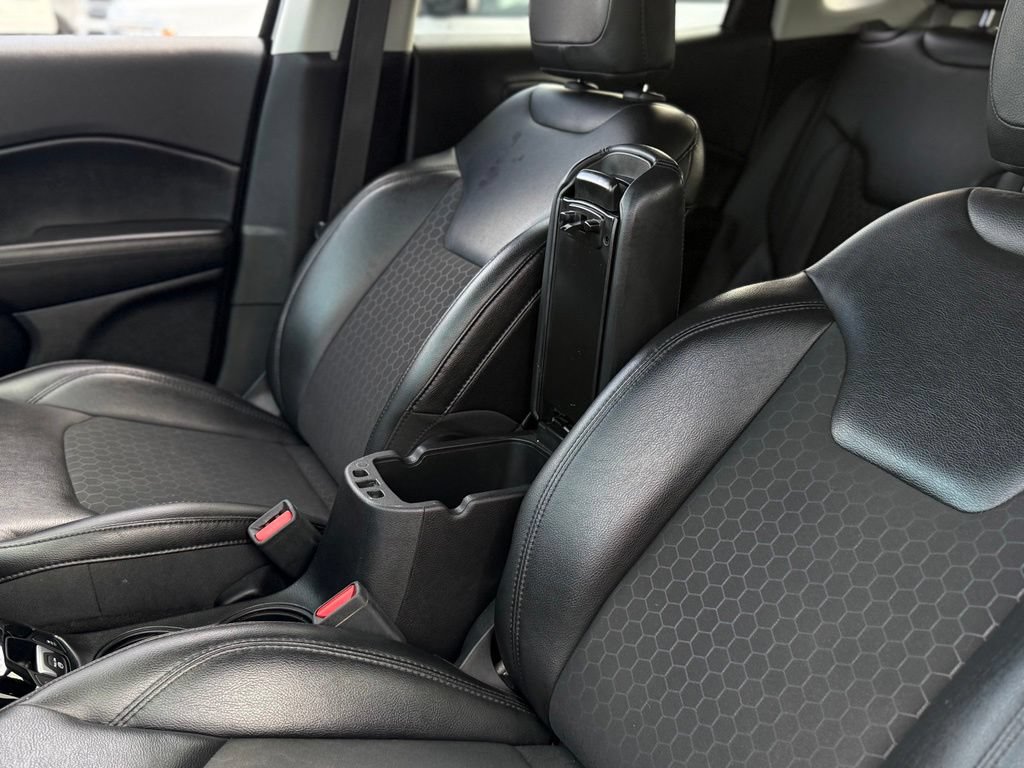 Used 2018 Jeep Compass Latitude AWD/4WD image 23