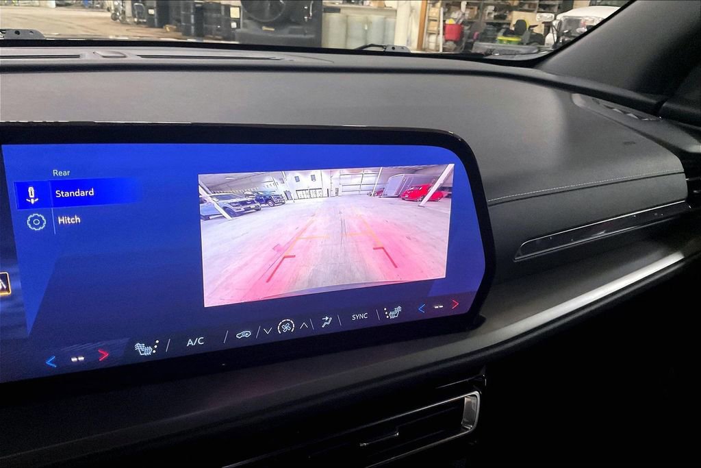 Used 2025 Chevrolet Traverse LT AWD/4WD image 20