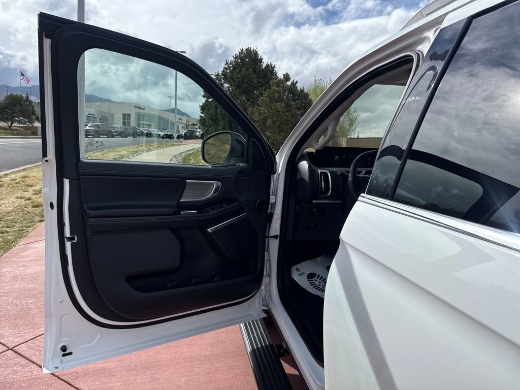 Certified 2025 Ford Expedition Platinum AWD/4WD image 10