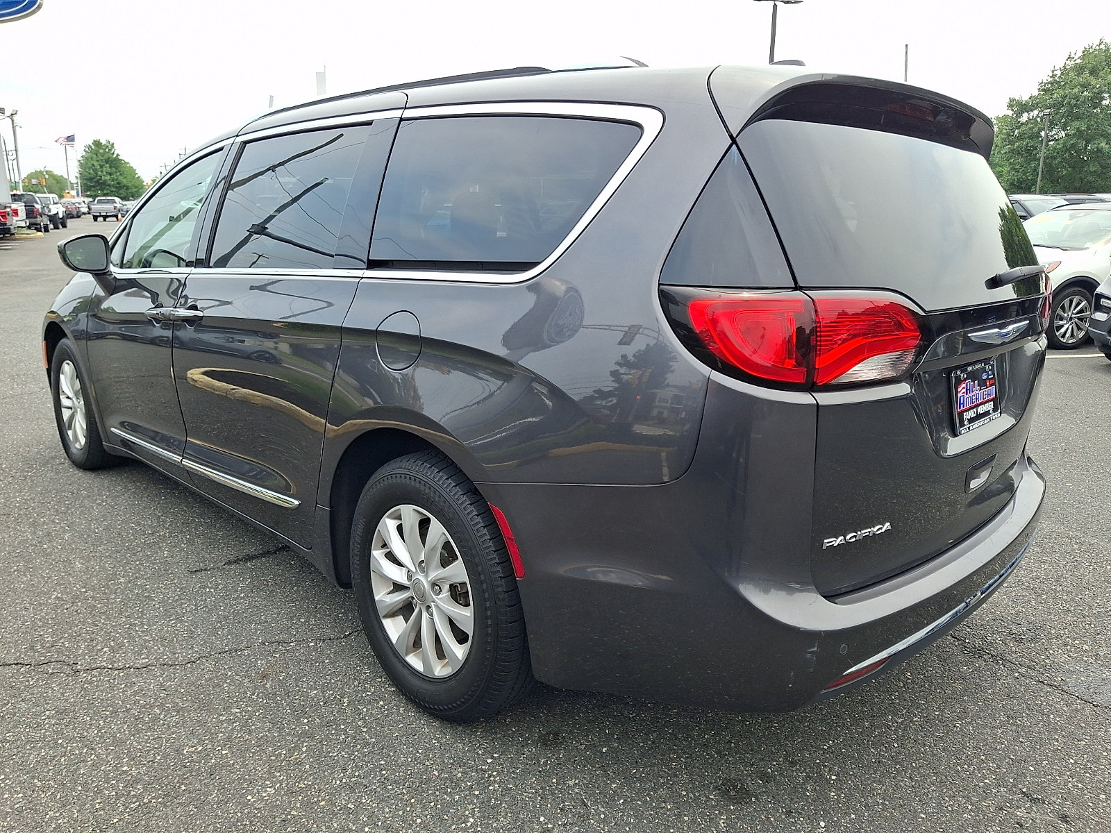 Used 2019 Chrysler Pacifica Touring-L FWD image 7