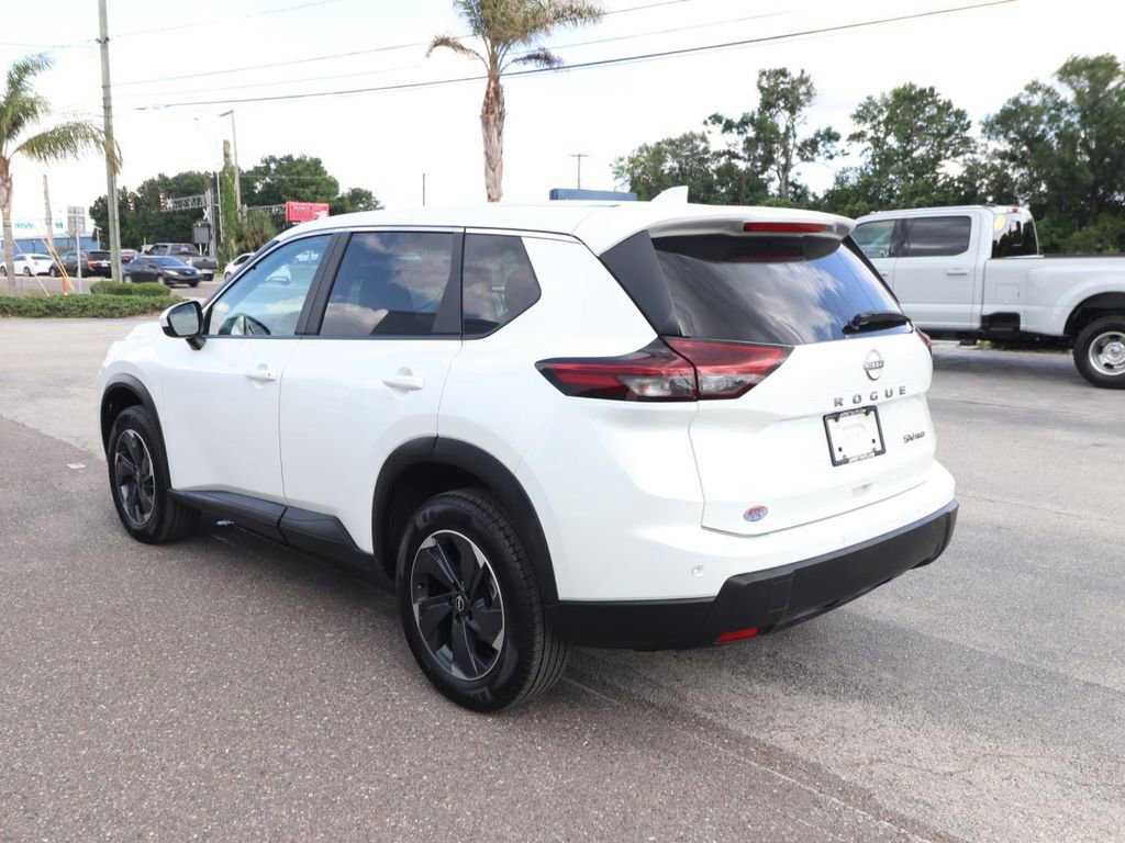 Used 2024 Nissan Rogue SV AWD/4WD image 3