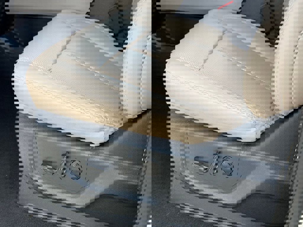 Certified 2024 Ford Expedition XLT image 22