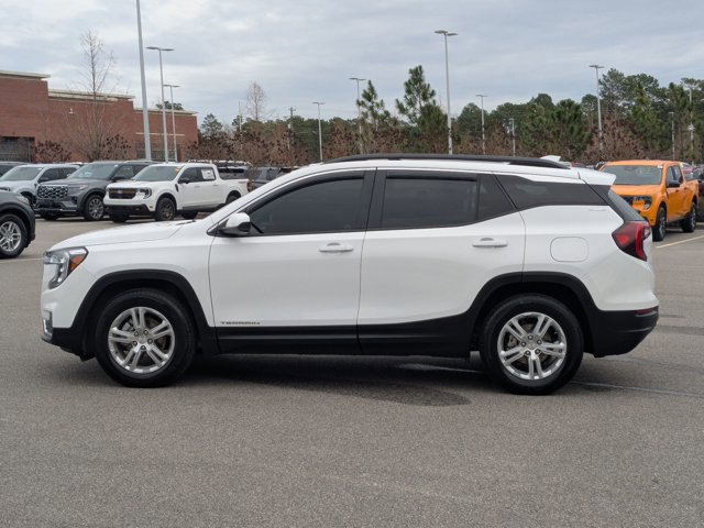 Used 2022 GMC Terrain SLE w/ Driver Convenience Package image 2