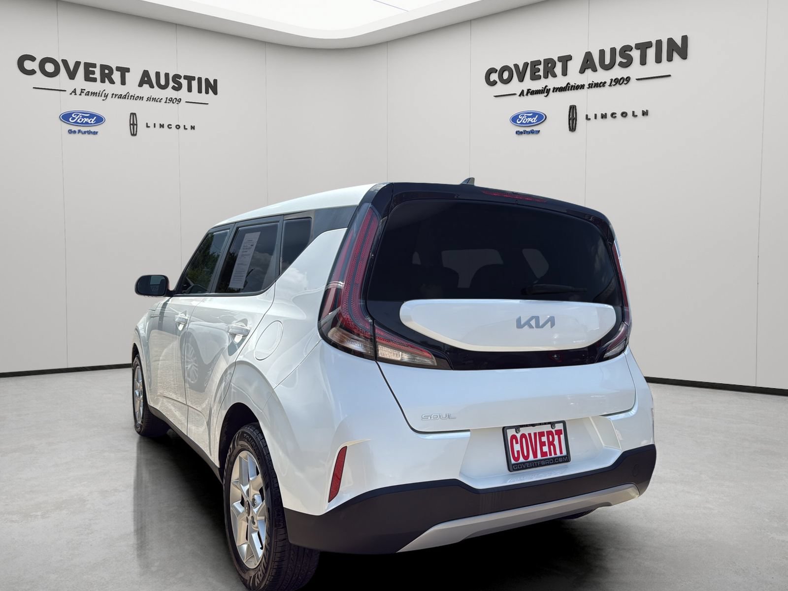 Used 2024 Kia Soul LX w/ Option Group 015 FWD image 3