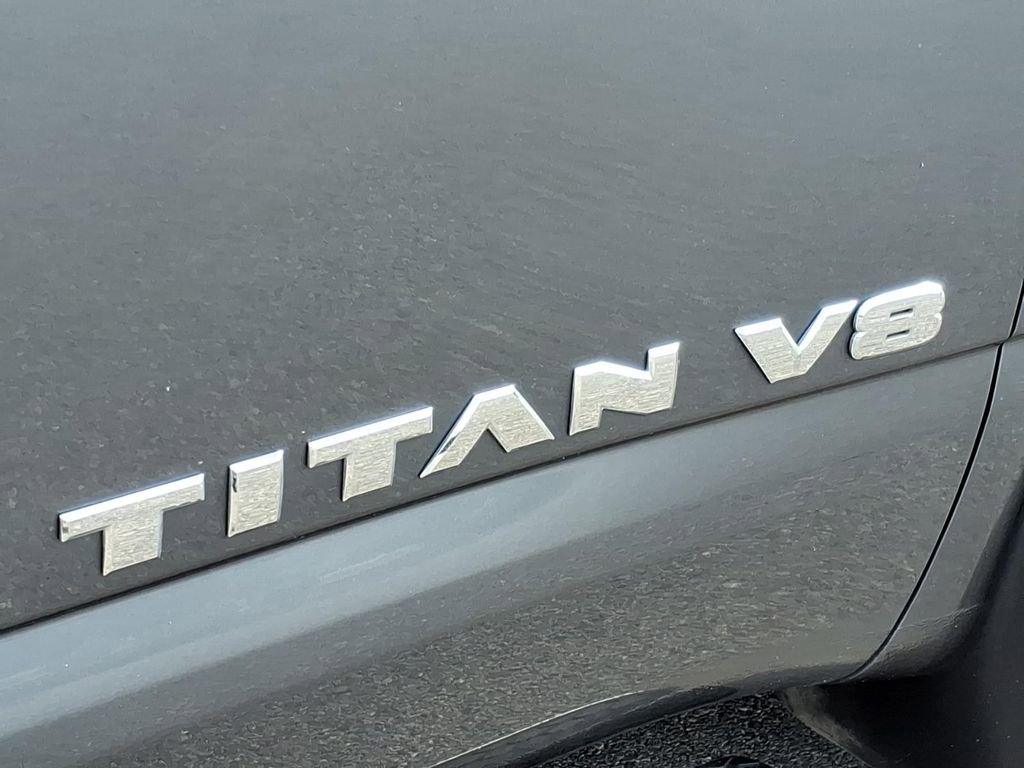 Used 2019 Nissan Titan SV w/ SV Convenience Package RWD image 3