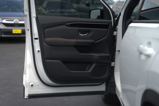 Used 2025 Honda Pilot Sport image 30