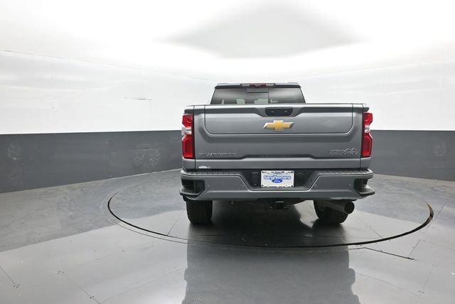 Used 2024 Chevrolet Silverado 2500 High Country w/ High Country Premium Package AWD/4WD image 6
