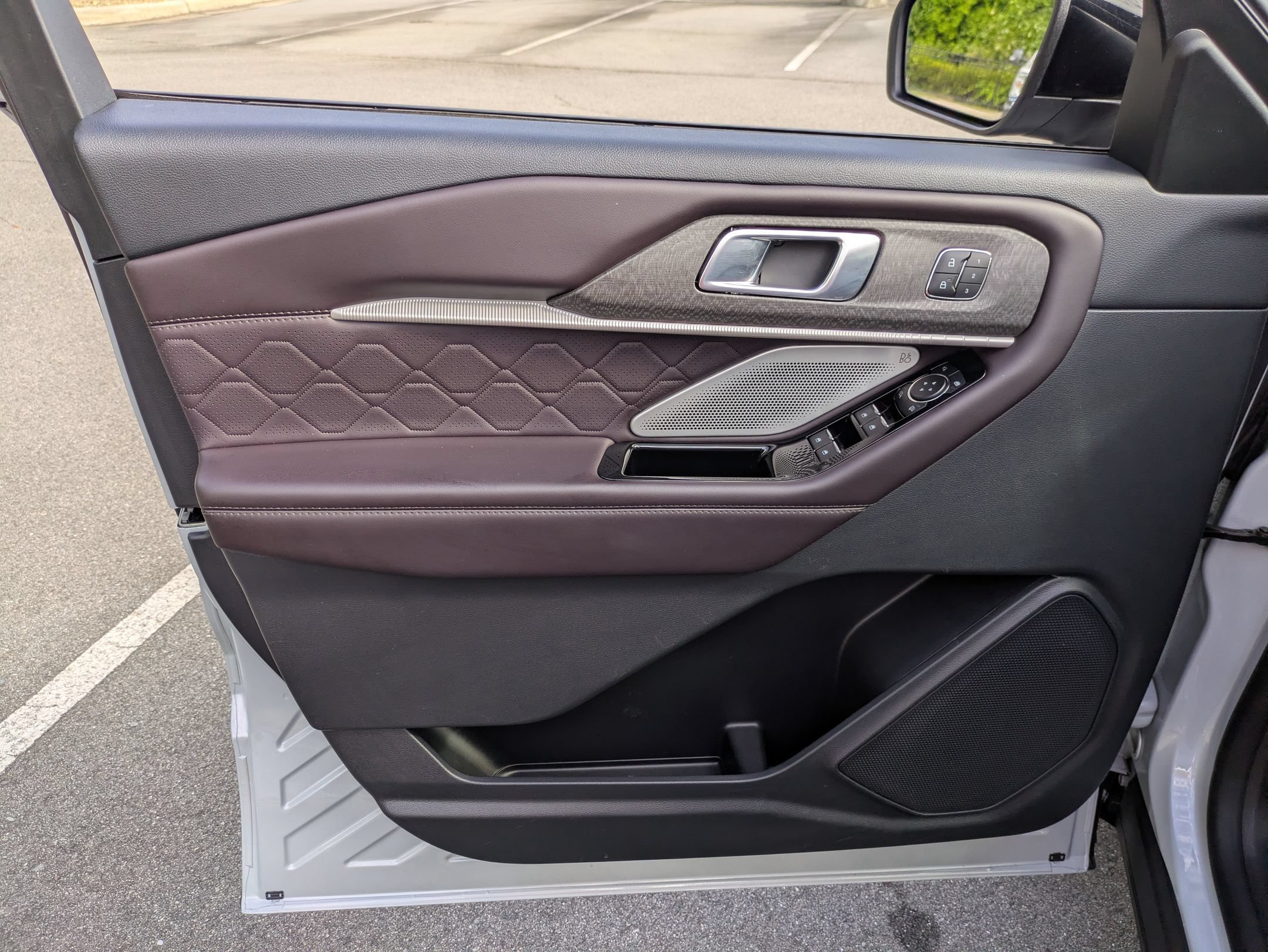 Certified 2025 Ford Explorer Platinum w/ LUX Leather Package AWD/4WD image 15