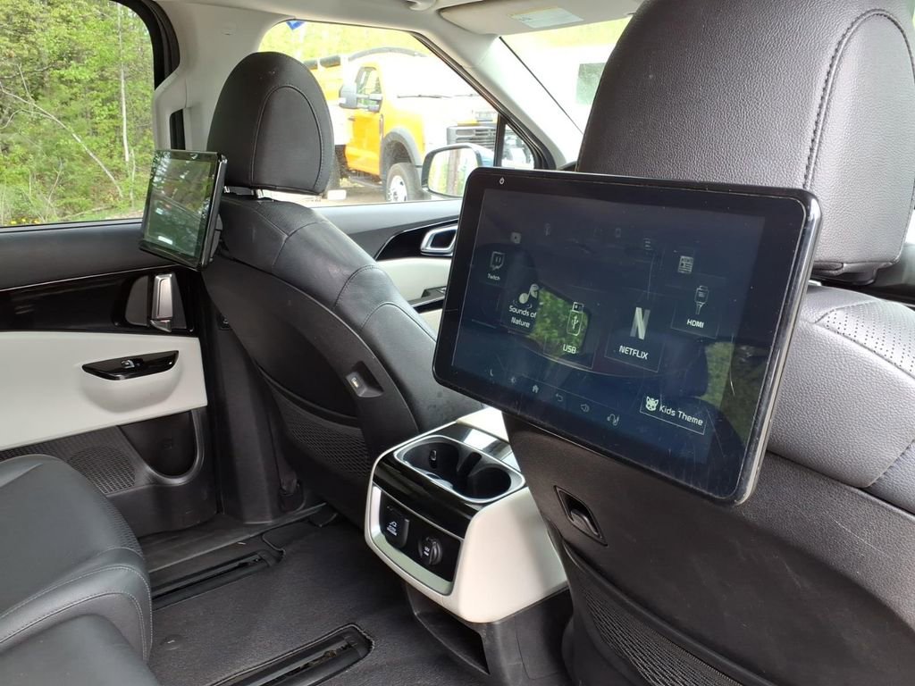Used 2023 Kia Carnival SX Prestige FWD image 16