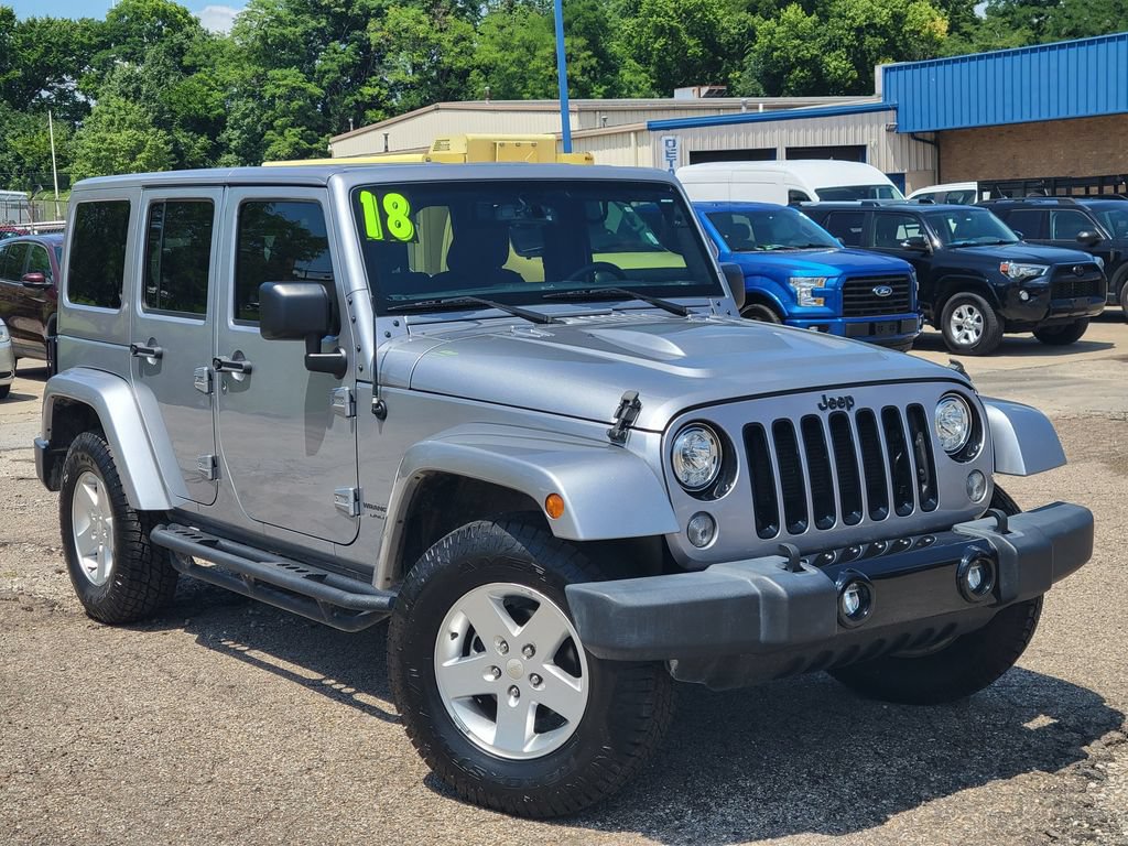 Used 2018 Jeep Wrangler Unlimited Sahara AWD/4WD image 32