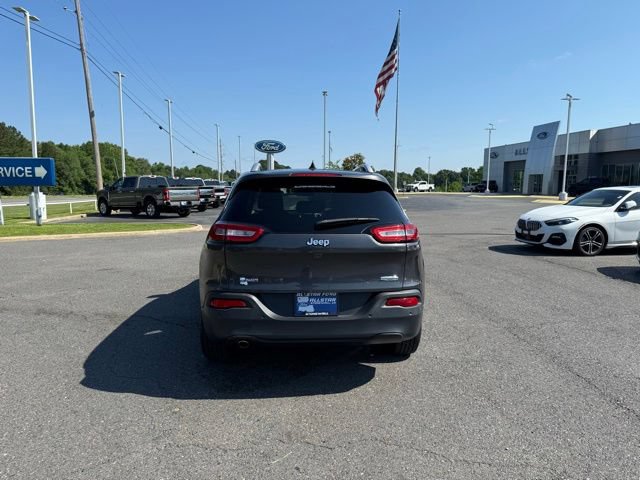 Used 2017 Jeep Cherokee Latitude w/ Safety/Convenience Group FWD image 5