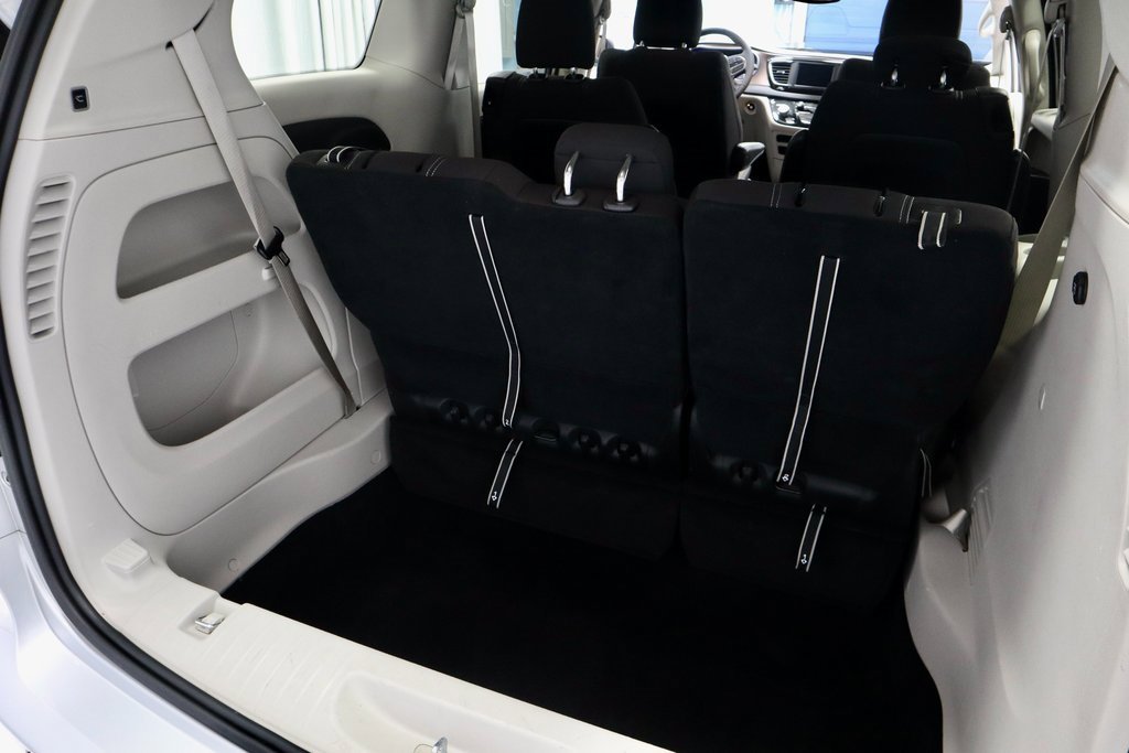 Used 2024 Chrysler Voyager LX image 11