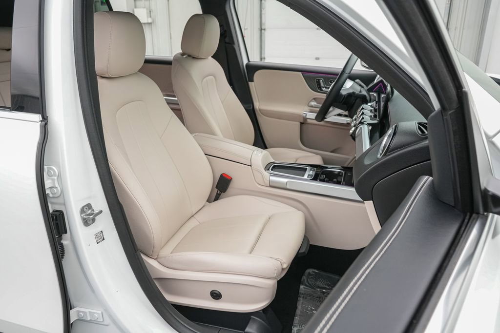 Used 2025 Mercedes-Benz GLB 250 4MATIC image 21