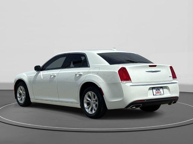 Used 2023 Chrysler 300 Touring image 2