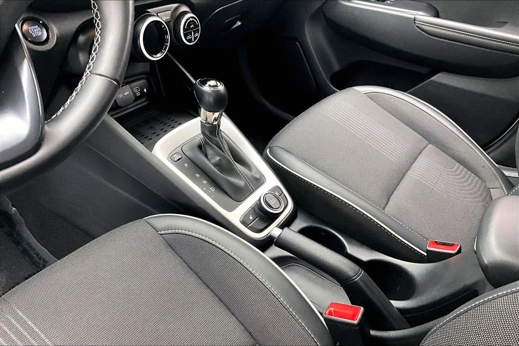 Used 2024 Hyundai Venue Limited FWD image 15