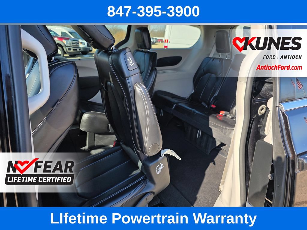 Used 2024 Chrysler Pacifica Touring-L FWD image 23