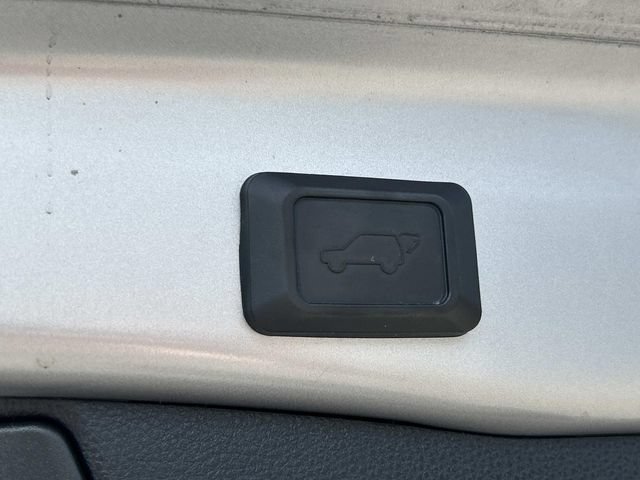 Used 2020 Toyota RAV4 XLE w/ Convenience Package FWD image 23