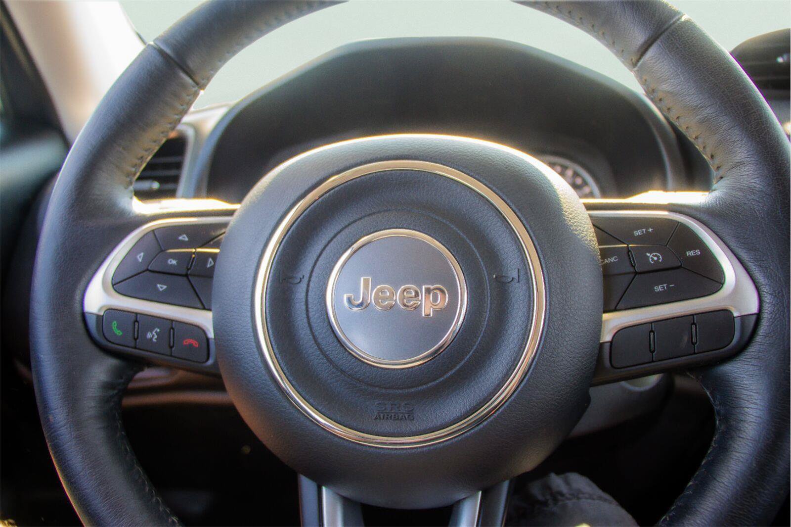 Used 2023 Jeep Renegade Latitude w/ Premium Group AWD/4WD image 11
