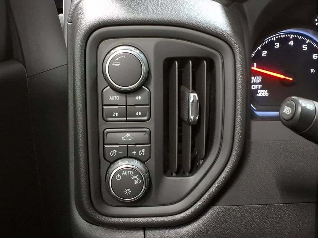 Used 2023 Chevrolet Silverado 1500 Custom Trail Boss w/ 2.7L Blackout Package AWD/4WD image 17