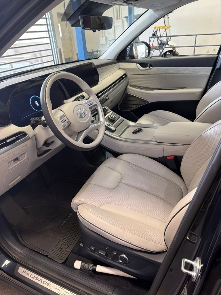Used 2024 Hyundai Palisade Calligraphy AWD/4WD image 2