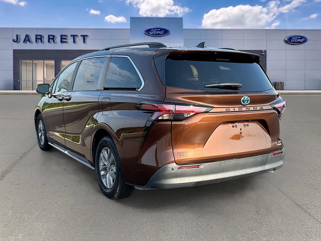 Used 2022 Toyota Sienna XLE w/ XLE Plus Package FWD image 5