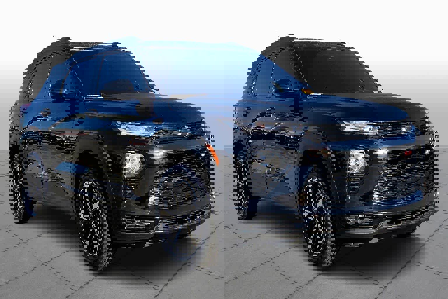 Used 2023 Chevrolet TrailBlazer RS w/ Sun and Liftgate Package image 2