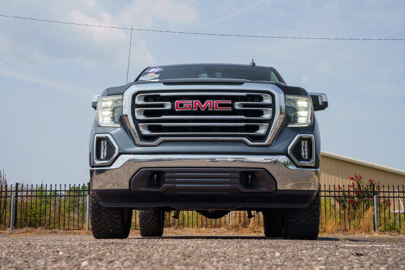 Used 2021 GMC Sierra 1500 SLT AWD/4WD image 3