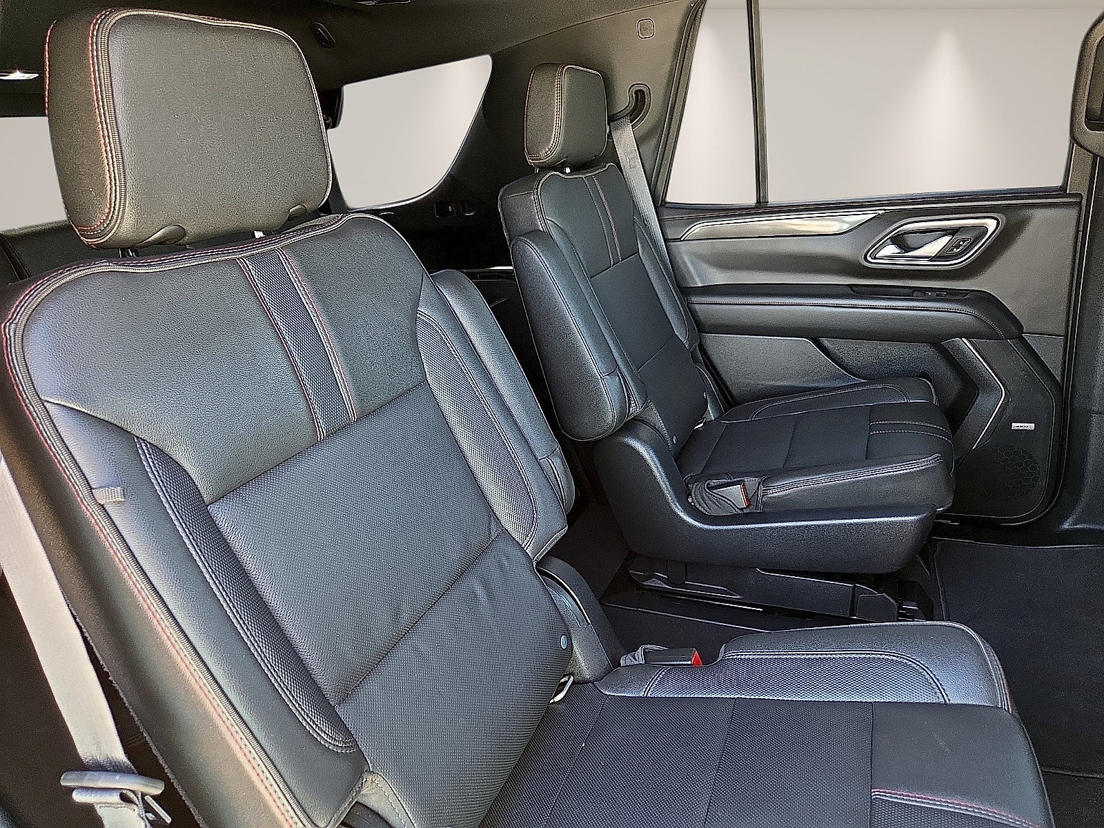 Used 2021 Chevrolet Tahoe RST w/ Luxury Package AWD/4WD image 9
