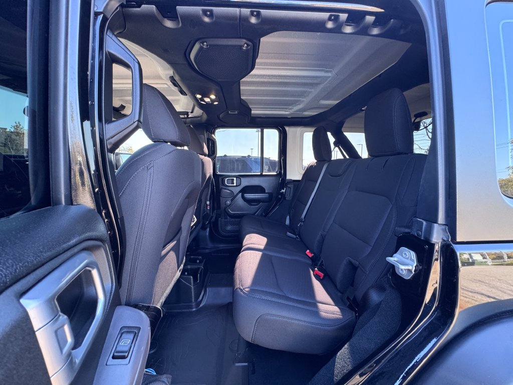 Used 2022 Jeep Wrangler Unlimited Sport AWD/4WD image 11