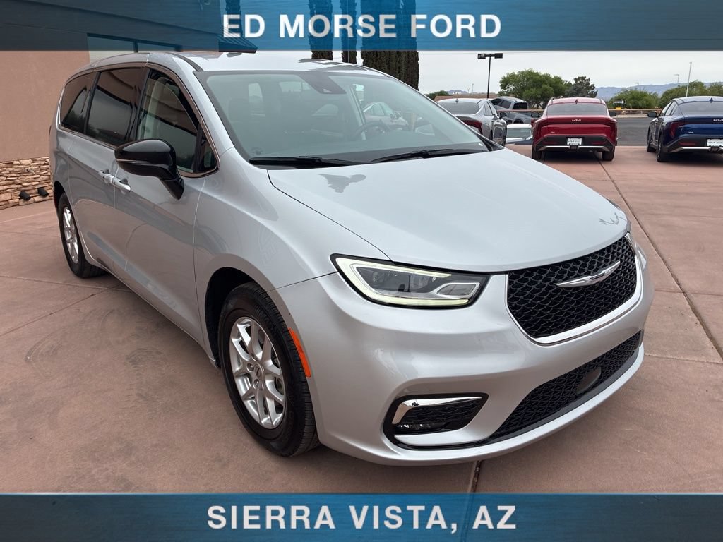Used 2024 Chrysler Pacifica Touring-L FWD image 12