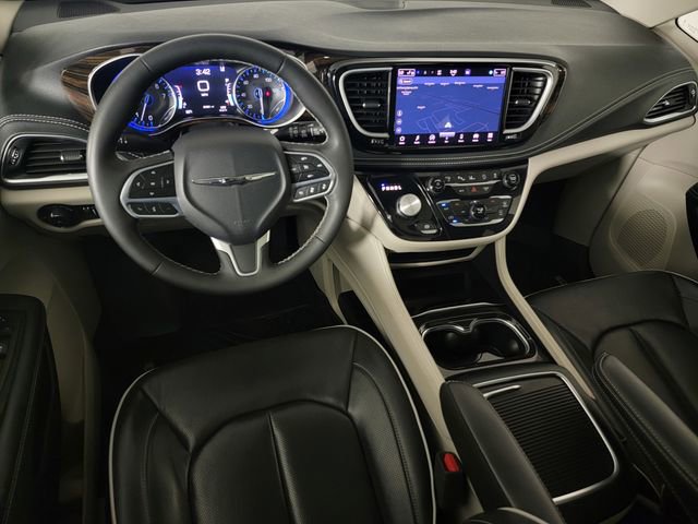 Used 2023 Chrysler Pacifica Limited AWD/4WD image 32