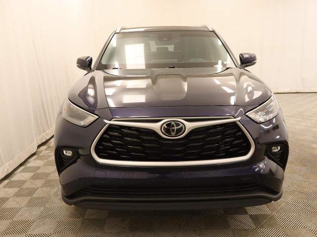 Used 2022 Toyota Highlander XLE image 11