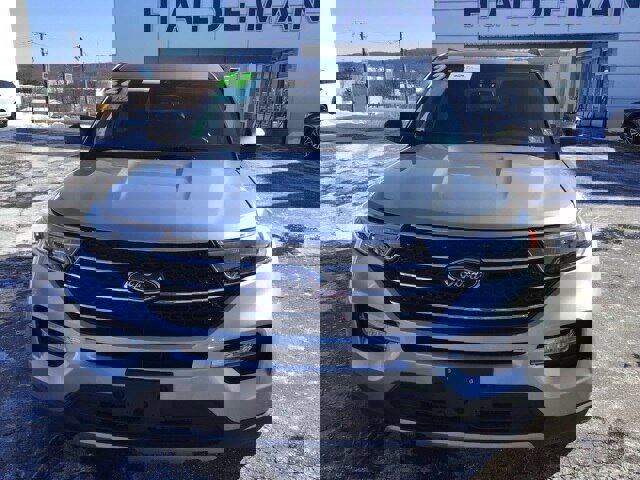 Certified 2022 Ford Explorer XLT w/ Equipment Group 202A image 7