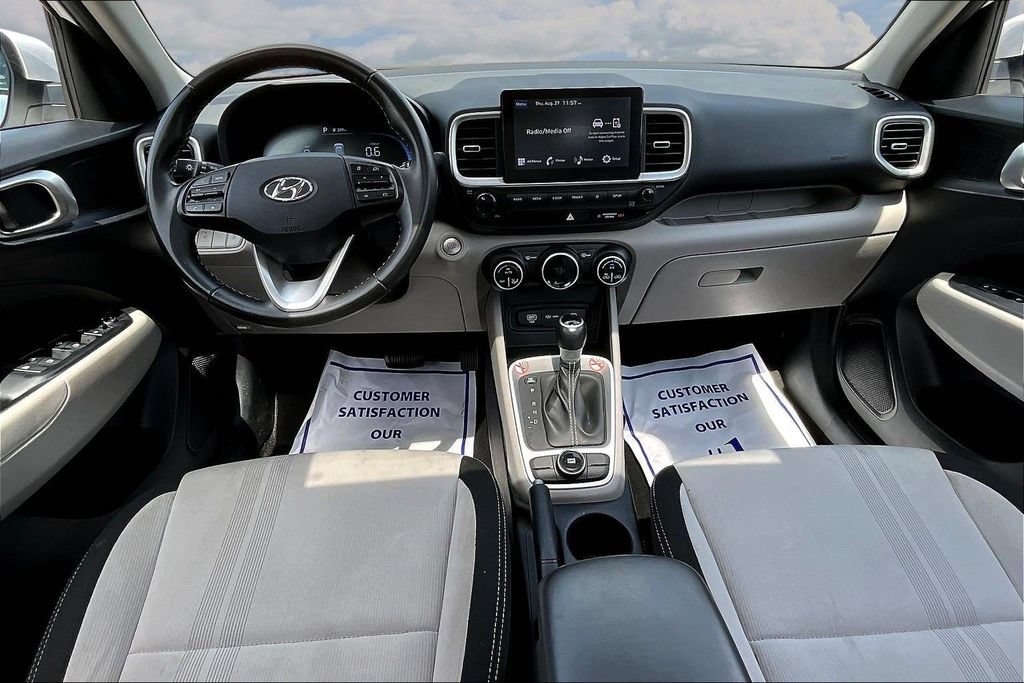 Used 2025 Hyundai Venue SEL FWD image 9