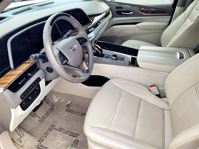 Used 2022 Cadillac Escalade Premium Luxury Platinum w/ Heavy-Duty Trailer Package image 11