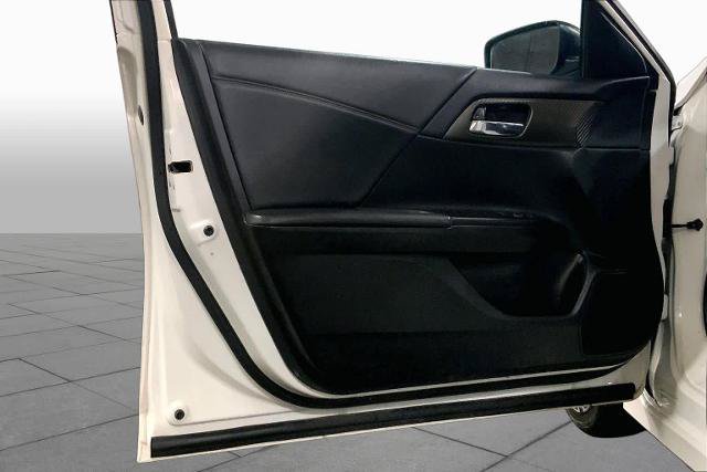 Used 2017 Honda Accord Sport image 22
