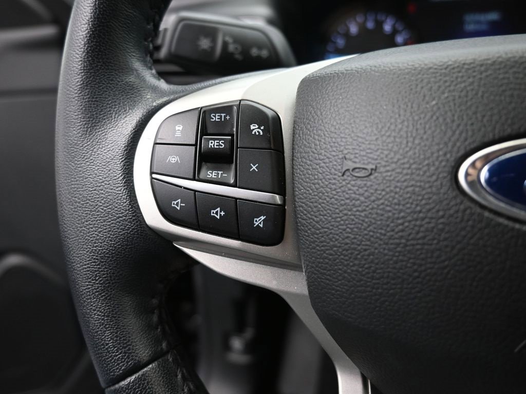 Certified 2022 Ford Explorer XLT w/ Equipment Group 202A image 6